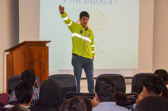DA 11 CHARLAS SOBRE DROGAS A ESTUDIANTES DEL PRE FOTO4