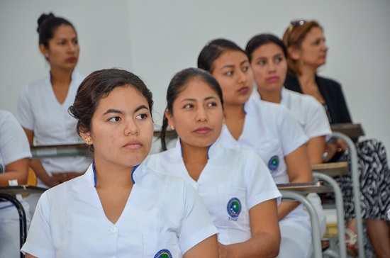 DÍA 21 ENTREGA DE CERTIFICADOS DE VCC A EST DE ENFERMERÍA FOTO4 copia