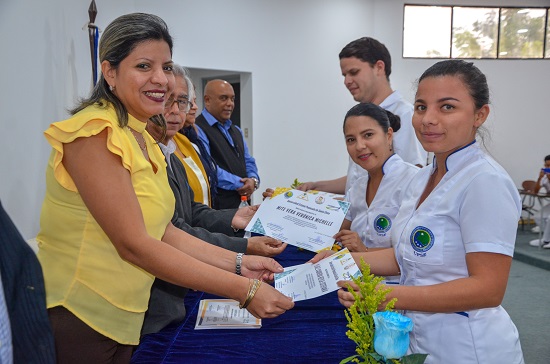 DÍA 21 ENTREGA DE CERTIFICADOS DE VCC A EST DE ENFERMERÍA FOTO9 copia