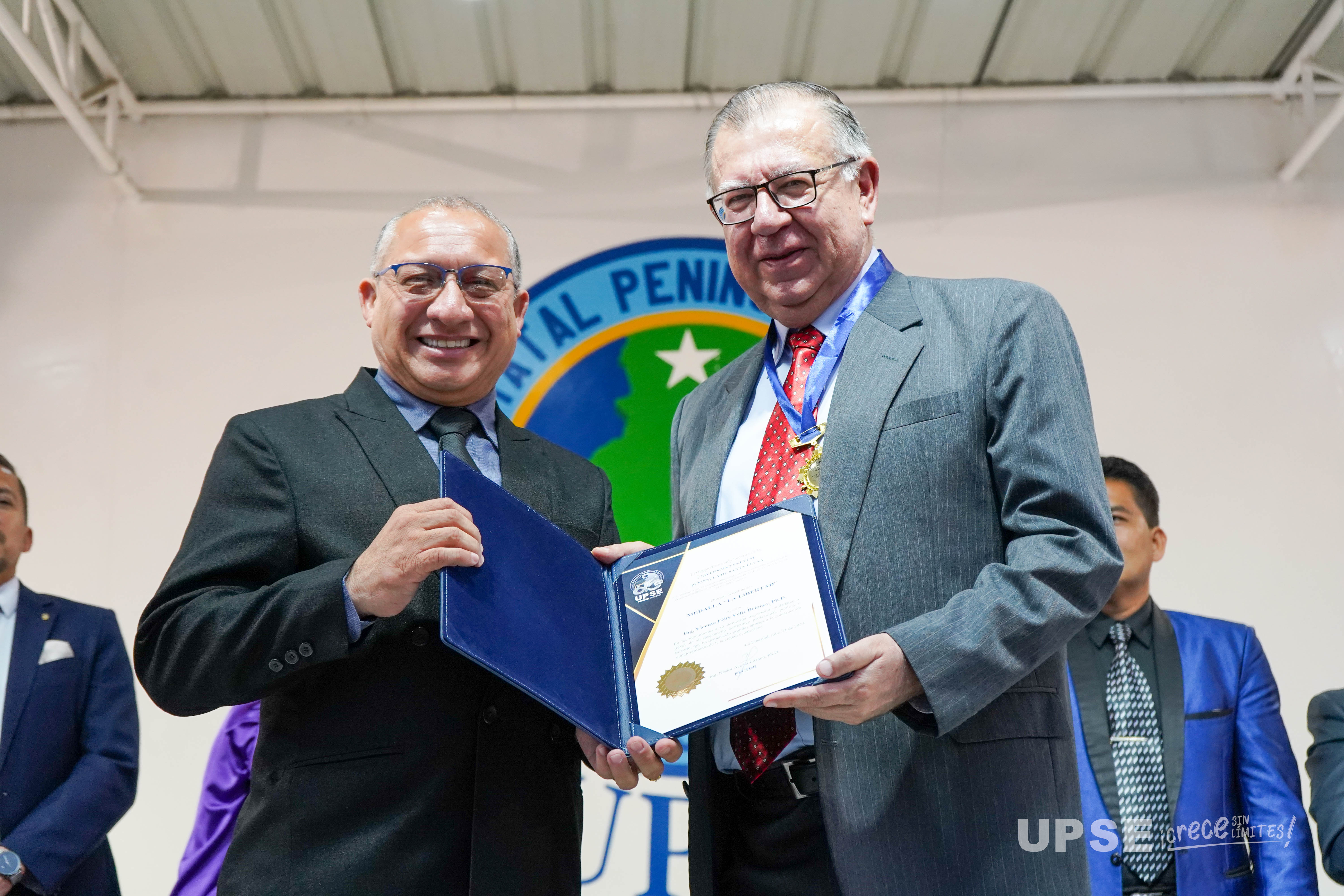 SESIÓN SOLEMNE UPSE 15