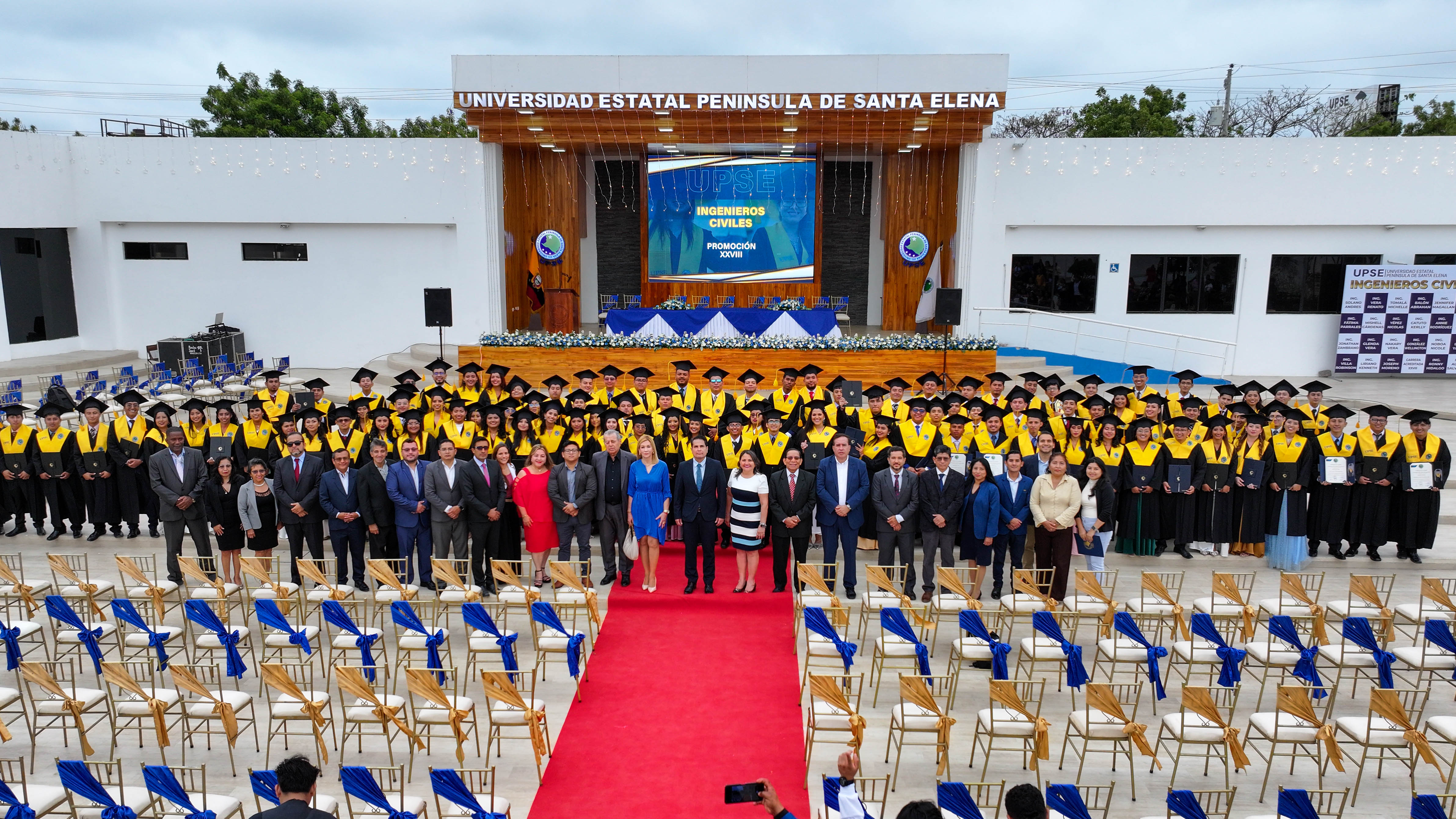 FOTOGRAFÍA GRUPAL GRADUACIÓN INGENIERÍA